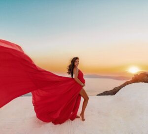 Kamila Tir-Abdelali Instagram - Je rêvais de cette photo depuis longtemps ❤️ Shooting réalisé par @santorinidress ❤️