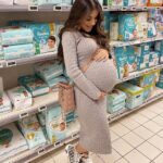 Kamila Tir-Abdelali Instagram – Prête à attaquer ma 39 ème semaine 💣💥 Trop impatiente jvous jure🔥 Mon docteur m’a annoncé que notre bébé ne dépassera pas 2,8kg/3kg grand max ! On verra si cette estimation est juste… Je suis surexcitée, ça approche 🤗🙏🏼💙