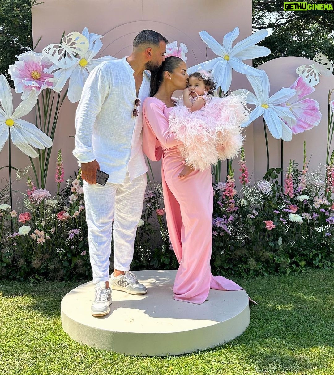 Kamila Tir-Abdelali Instagram - Adria’s Bday 💕 On a enfin pu célébrer l’anniversaire de Didi auprès de nos familles et amis et franchement, journée magnifique ! Pas de pluie mais un beau soleil ! On finit à peine, je vous vlog tout ça ce soir ! Love from us 🤍