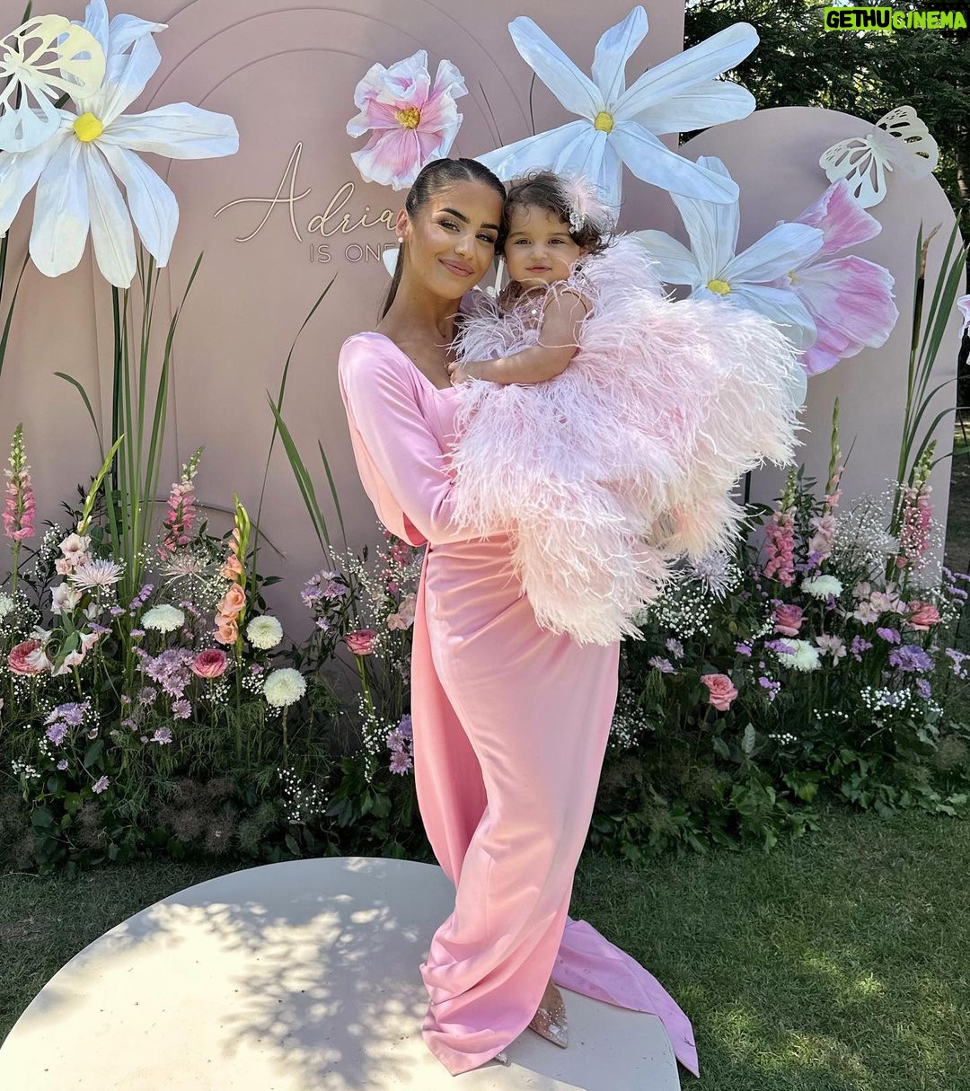 Kamila Tir-Abdelali Instagram - Adria’s Bday 💕 On a enfin pu célébrer l’anniversaire de Didi auprès de nos familles et amis et franchement, journée magnifique ! Pas de pluie mais un beau soleil ! On finit à peine, je vous vlog tout ça ce soir ! Love from us 🤍
