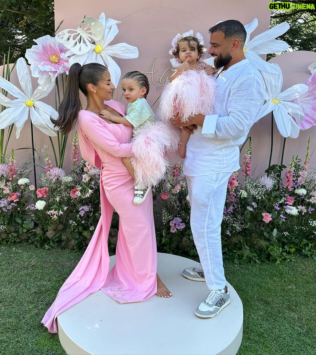 Kamila Tir-Abdelali Instagram - Adria’s Bday 💕 On a enfin pu célébrer l’anniversaire de Didi auprès de nos familles et amis et franchement, journée magnifique ! Pas de pluie mais un beau soleil ! On finit à peine, je vous vlog tout ça ce soir ! Love from us 🤍