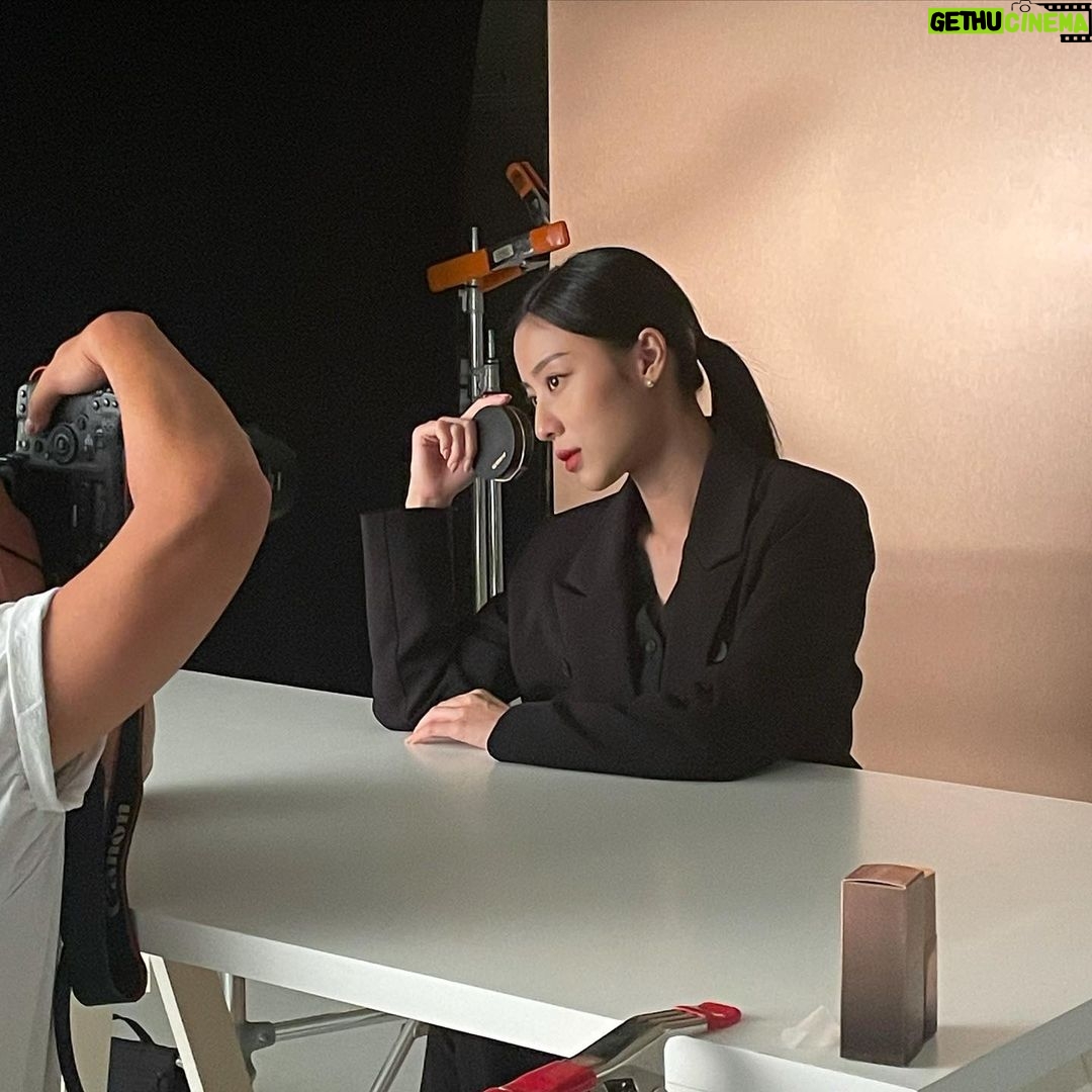 Kang Min-ah Instagram - 🖤 @giverny_korea 🖤