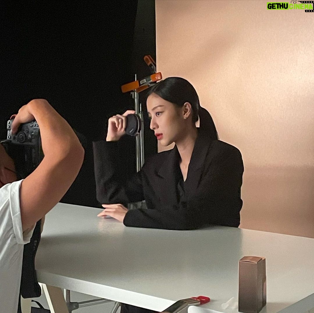 Kang Min-ah Instagram - 🖤 @giverny_korea 🖤