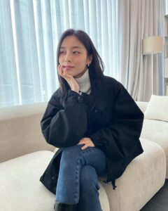 Kang Min-ah Instagram - 🖤 #라퍼지스토어 #피쉬테일 #숏야상 #숏파카 #광고