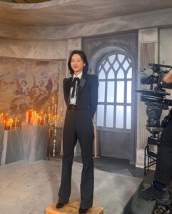Kang Min-ah Instagram - 🖤🍗🤤 #굽네치킨 #갈릭마왕
