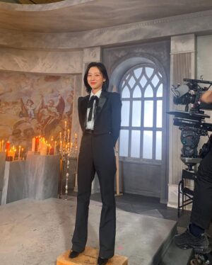 Kang Min-ah Instagram - 🖤🍗🤤 #굽네치킨 #갈릭마왕
