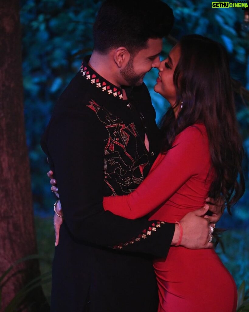 Karan Kundrra Instagram - When you’re with the right person.. there are no challenges in love ❤️‍🔥Don’t Forget to watch #TemptationIslandIndia with my own little red hot temptation @tejasswiprakash tonight at 8 only on @officialjiocinema Outfit: @bharat_reshma