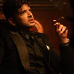 Karan Kundrra Instagram - Yeh jo record todey hain aap logon ne.. uske liye bohot bohot shukriya #LoveAdhura Outfit: @suitup.in Styling: @stylebysaachivj Asst: @baharberii