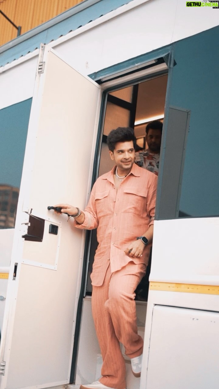 Karan Kundrra Instagram - Adieus to my best year ‘23 you have been kind.. oh and ‘24 I have so much in store for you.!! #HarMaidanFateh