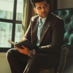 Karan Kundrra Instagram - “I have learned more from the streets than in any classroom.” ~ Don Vito Corleone Styled by @robertson_lyngdoh_ Wearing @tenassi @jackjonesindia Jewellery @inoxjewelryin