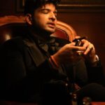 Karan Kundrra Instagram - Yeh jo record todey hain aap logon ne.. uske liye bohot bohot shukriya #LoveAdhura Outfit: @suitup.in Styling: @stylebysaachivj Asst: @baharberii