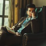 Karan Kundrra Instagram - “I have learned more from the streets than in any classroom.” ~ Don Vito Corleone Styled by @robertson_lyngdoh_ Wearing @tenassi @jackjonesindia Jewellery @inoxjewelryin