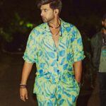 Karan Kundrra Instagram - 15 yrs of your unwavering love.. kaise kahein humein kitni mohabbat hai aapse.. forever grateful 🙏🏼 time for a new era.. apaa fer milaange.. faaaaadke!!!
