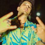 Karan Kundrra Instagram - 15 yrs of your unwavering love.. kaise kahein humein kitni mohabbat hai aapse.. forever grateful 🙏🏼 time for a new era.. apaa fer milaange.. faaaaadke!!!