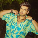 Karan Kundrra Instagram - 15 yrs of your unwavering love.. kaise kahein humein kitni mohabbat hai aapse.. forever grateful 🙏🏼 time for a new era.. apaa fer milaange.. faaaaadke!!!