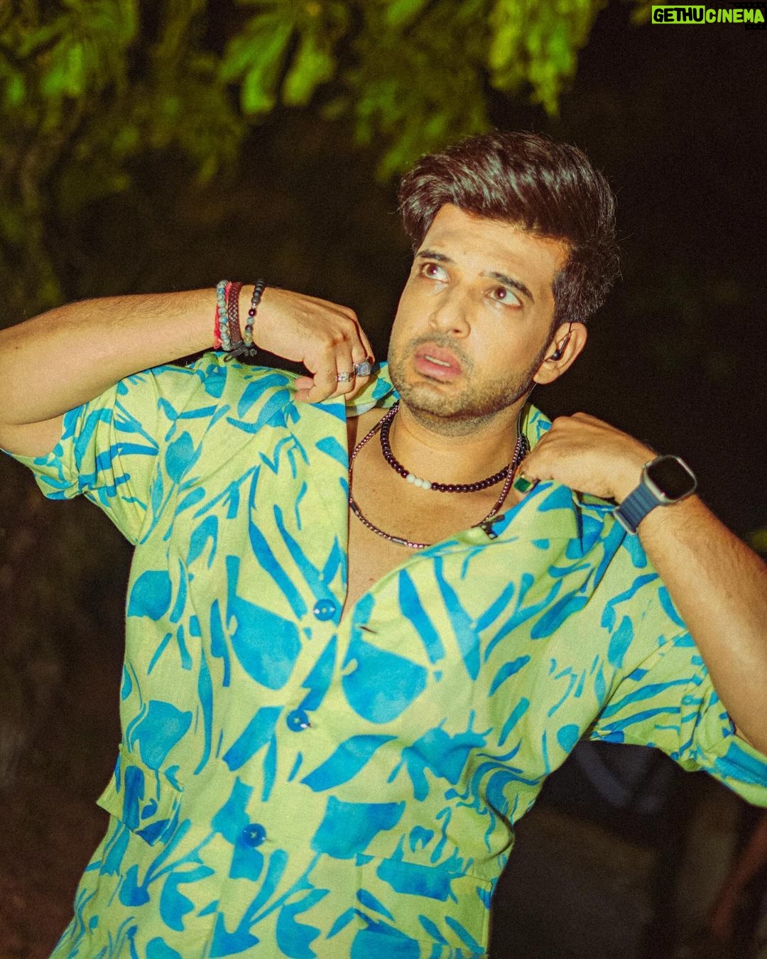 Karan Kundrra Instagram - 15 yrs of your unwavering love.. kaise kahein humein kitni mohabbat hai aapse.. forever grateful 🙏🏼 time for a new era.. apaa fer milaange.. faaaaadke!!!