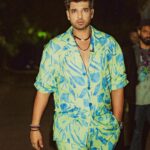 Karan Kundrra Instagram - 15 yrs of your unwavering love.. kaise kahein humein kitni mohabbat hai aapse.. forever grateful 🙏🏼 time for a new era.. apaa fer milaange.. faaaaadke!!!
