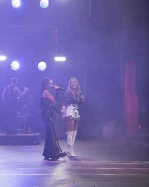 Karina 'La Princesita' Instagram - Hay momentos que da para volverlos a vivir o no? 😌

Ph @laugross