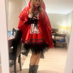 Karina 'La Princesita' Instagram - Algo de anoche! 1 sola 2 con él 😍 7 feliz cumple hermanita. Te amo @crystal_ailu03 10 uno me regaló una rosa 🥹