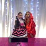 Karina ‘La Princesita’ Instagram – Algo de anoche! 
1 sola 
2 con él 😍
7 feliz cumple hermanita. Te amo @crystal_ailu03 
10 uno me regaló una rosa 🥹
