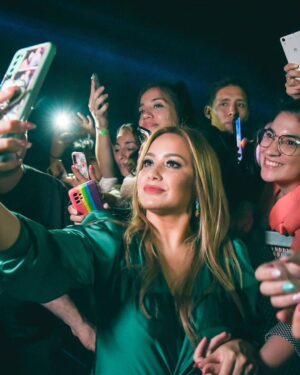Karina 'La Princesita' Instagram - Entrando al escenario 
Viendo si todo está bien 
Pose 1 
Pose 2
Me colgué pensando en no sé
Salió selfie 1
Selfie 2
Me fui 
Gracias Corrientes
@rodrigomesina 
@luciaoxamakeup