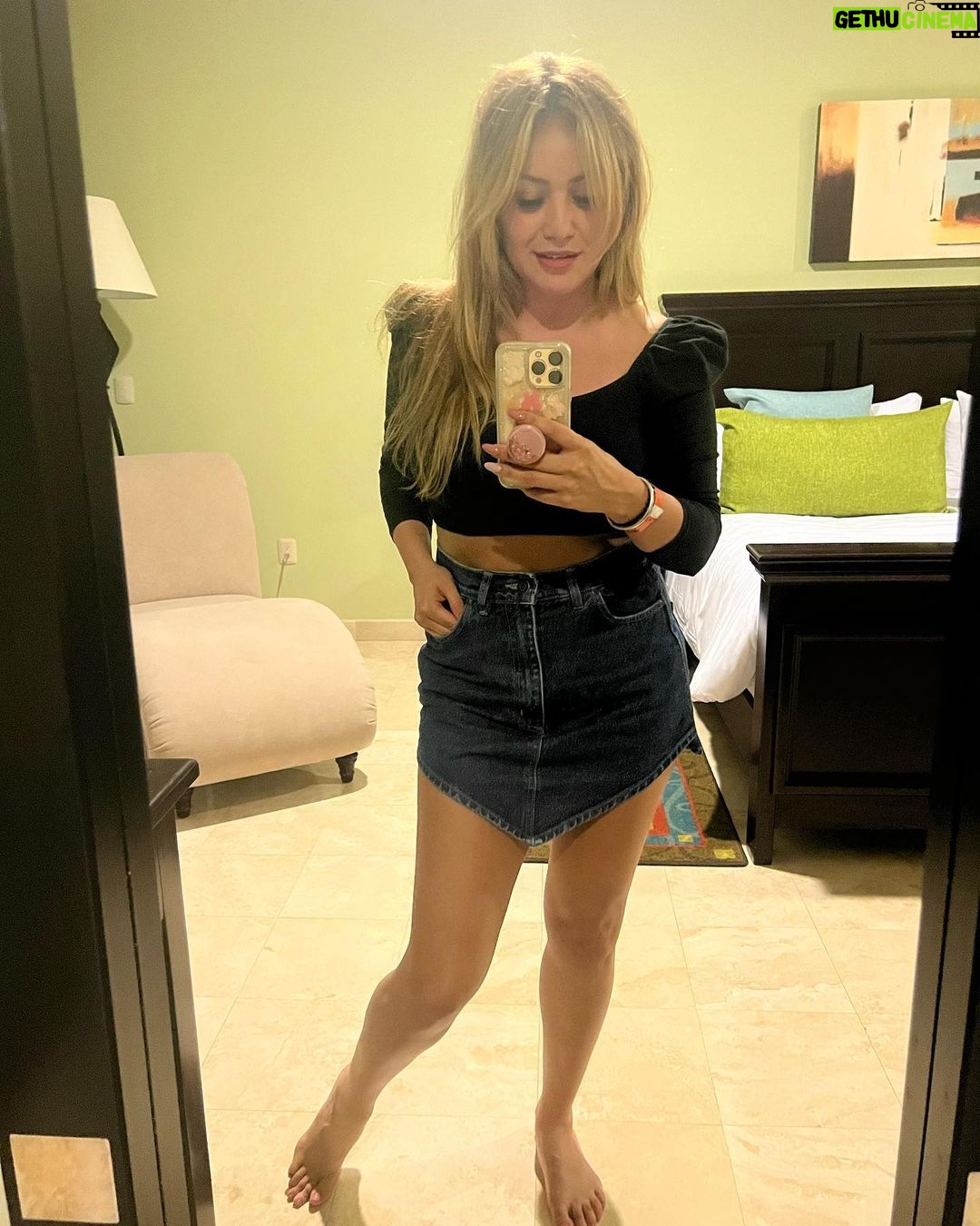 Karina 'La Princesita' - 167.6K Likes - A simple vista son todas iguales, todas lo mismo no? Pero sabes que? No! En realidad una es distinta, ΓΊnica e irrepetible