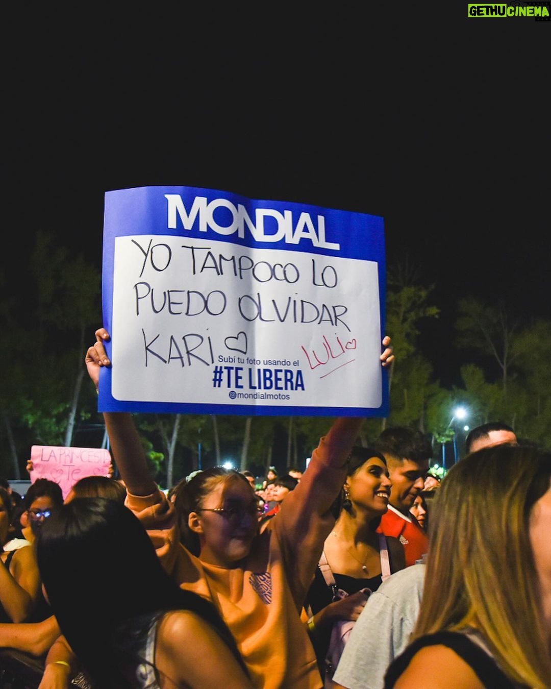 Karina 'La Princesita' Instagram - Hermosa noche en la fiesta Nacional de la Manzana en Río Negro…. Gracias a todos! Placer enorme compartir con ustedes y hasta la próxima. Esta noche nos vemos en Villa Constitución Santa Fe “El Punto” ❤️❤️❤️❤️❤️