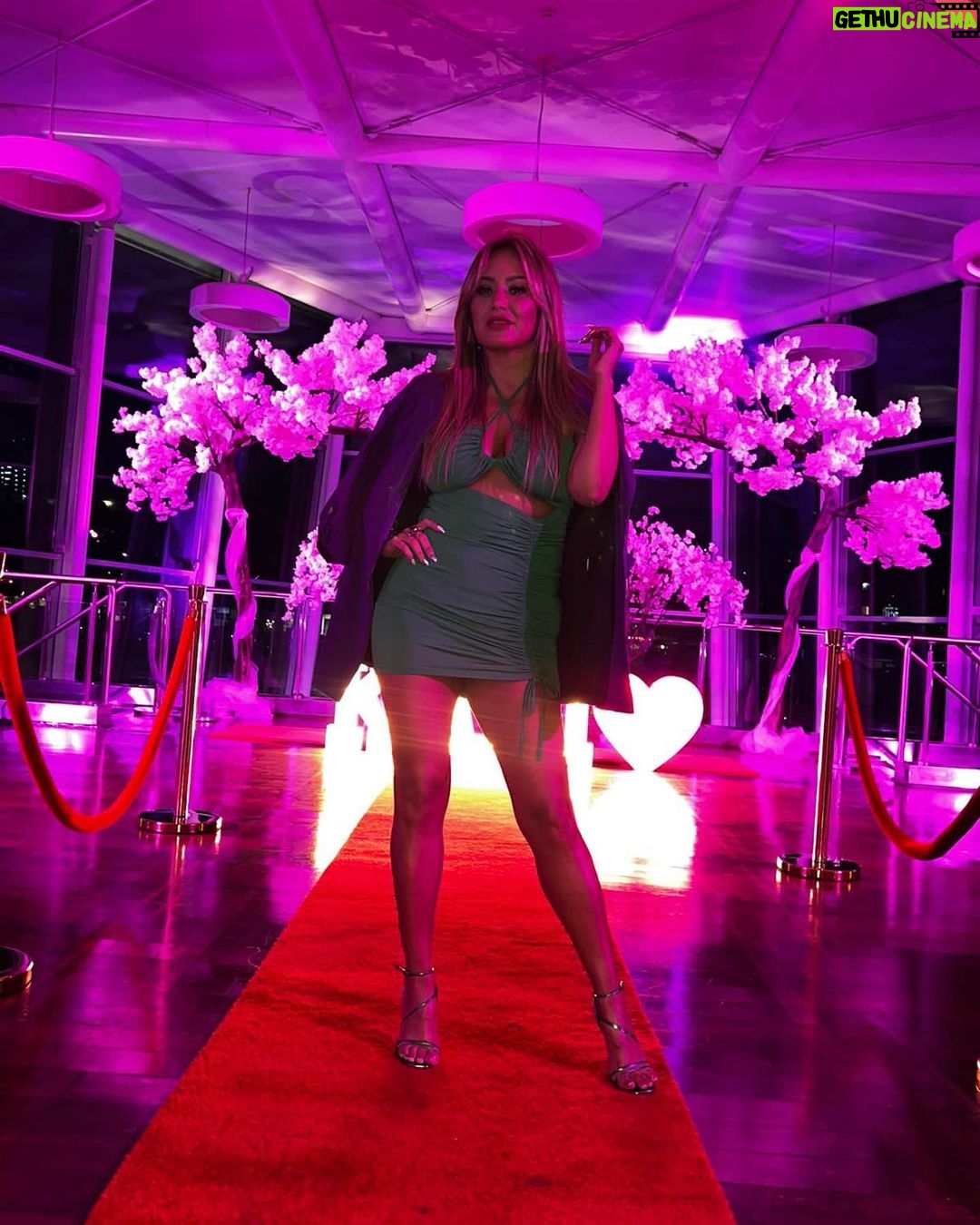 Karina 'La Princesita' - 182.5K Likes - Las ΓΊltimas que tengo.
Hoy comienza la gira en Santiago y Tucuman y yo estoy asΓ π