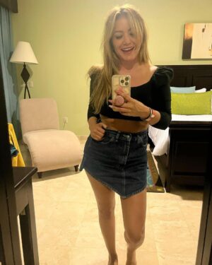 Karina 'La Princesita' Instagram - A simple vista son todas iguales, todas lo mismo no? Pero sabes que? No! En realidad una es distinta, única e irrepetible
