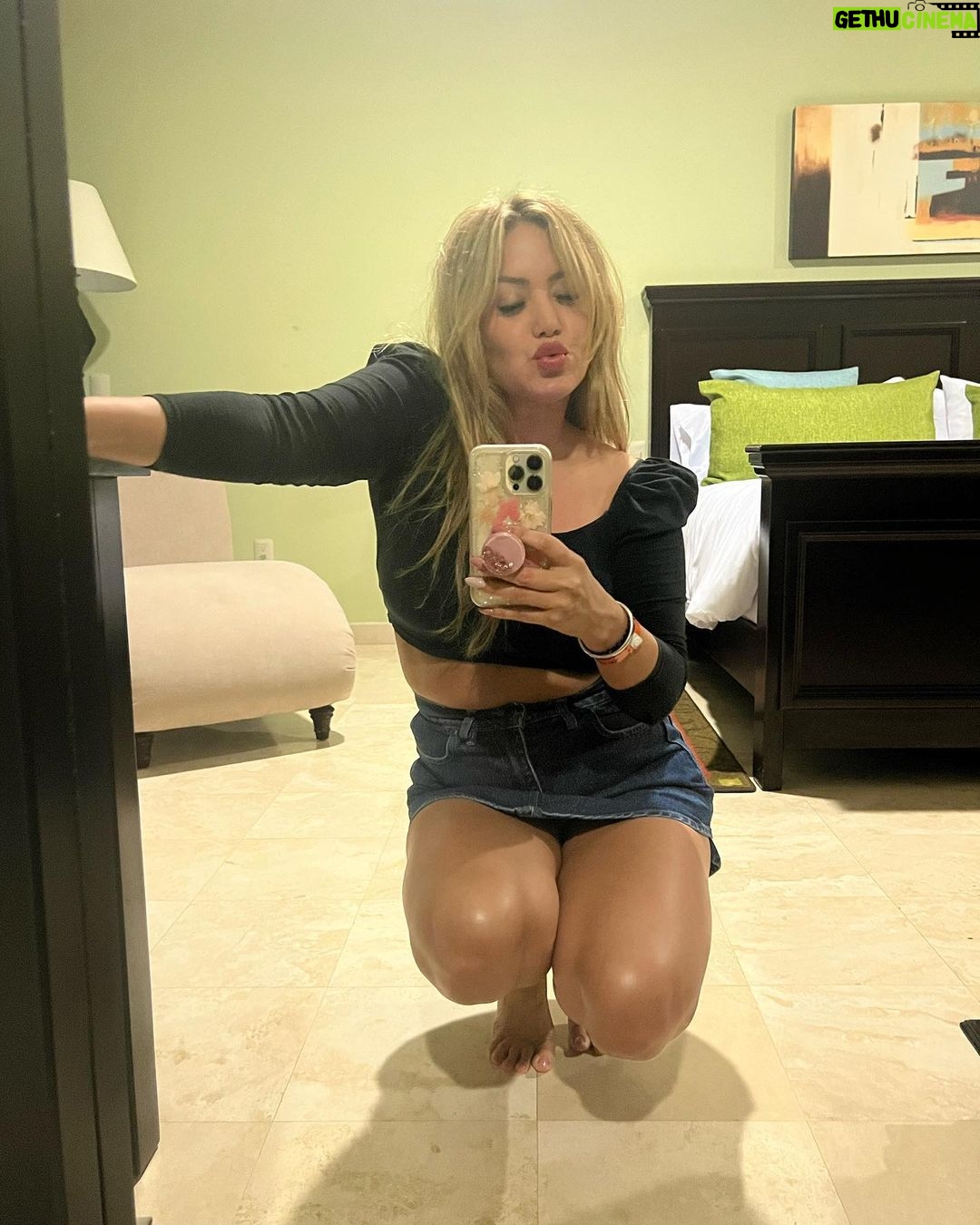 Karina 'La Princesita' - 167.6K Likes - A simple vista son todas iguales, todas lo mismo no? Pero sabes que? No! En realidad una es distinta, ΓΊnica e irrepetible