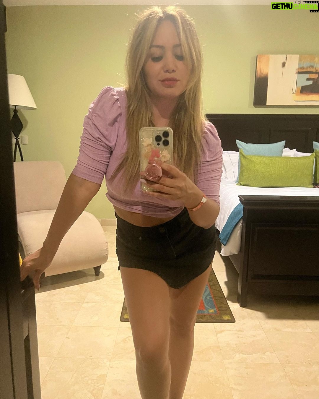 Karina 'La Princesita' Instagram - Tengo bereal AVISO