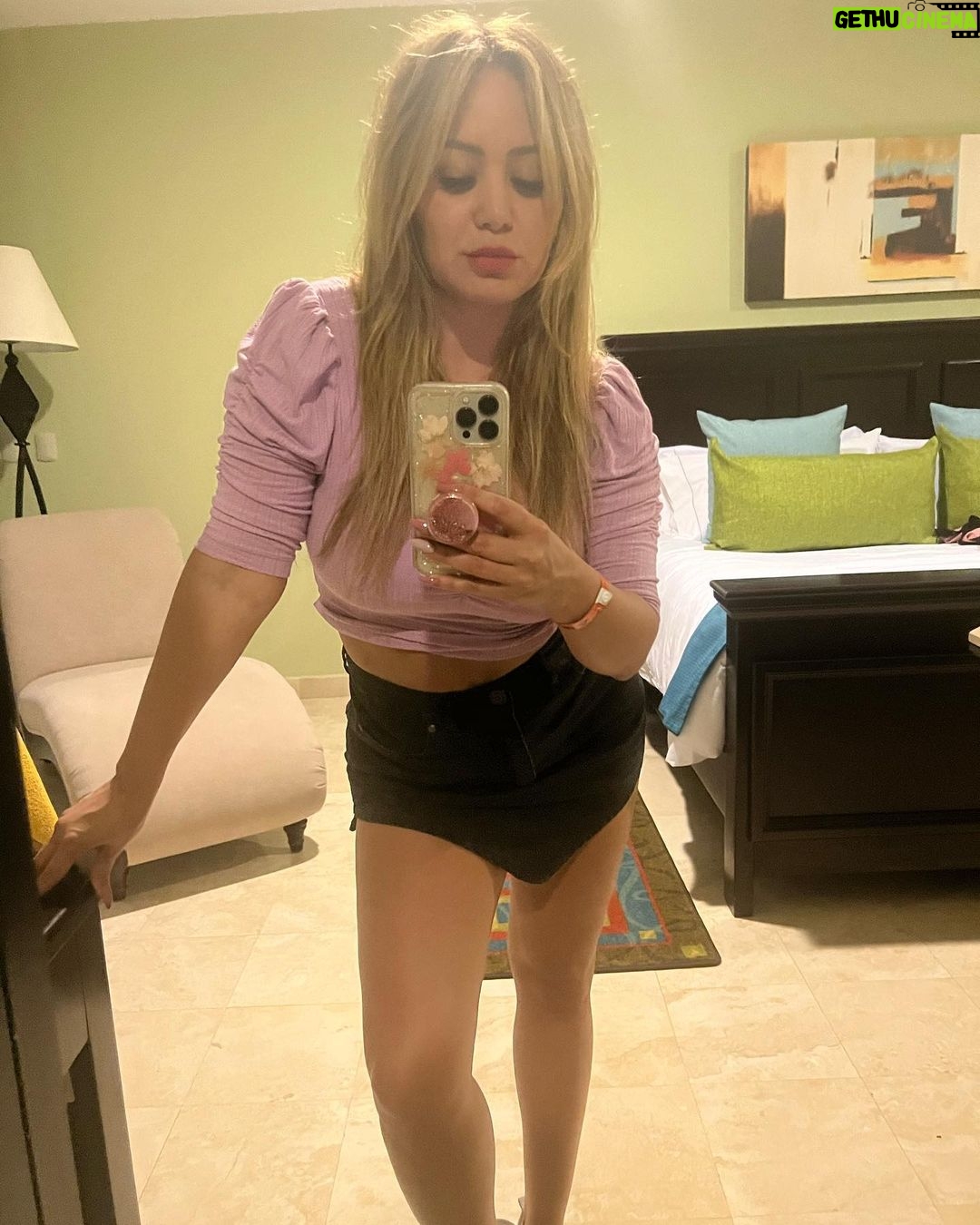 Karina 'La Princesita' Instagram - Tengo bereal AVISO