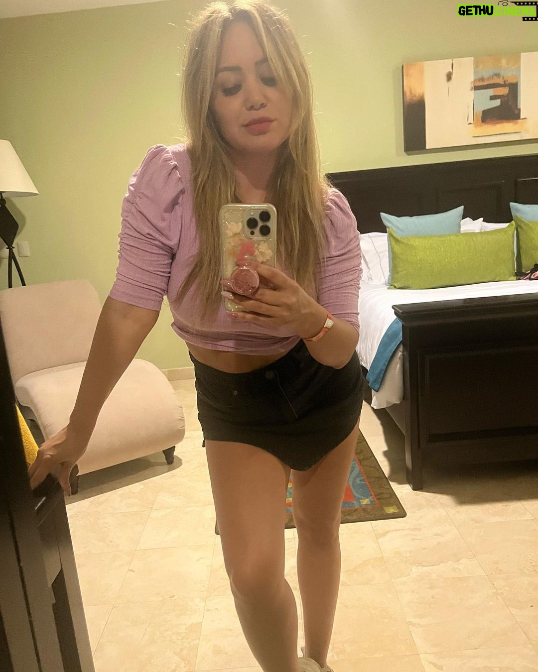 Karina 'La Princesita' Instagram - Tengo bereal AVISO
