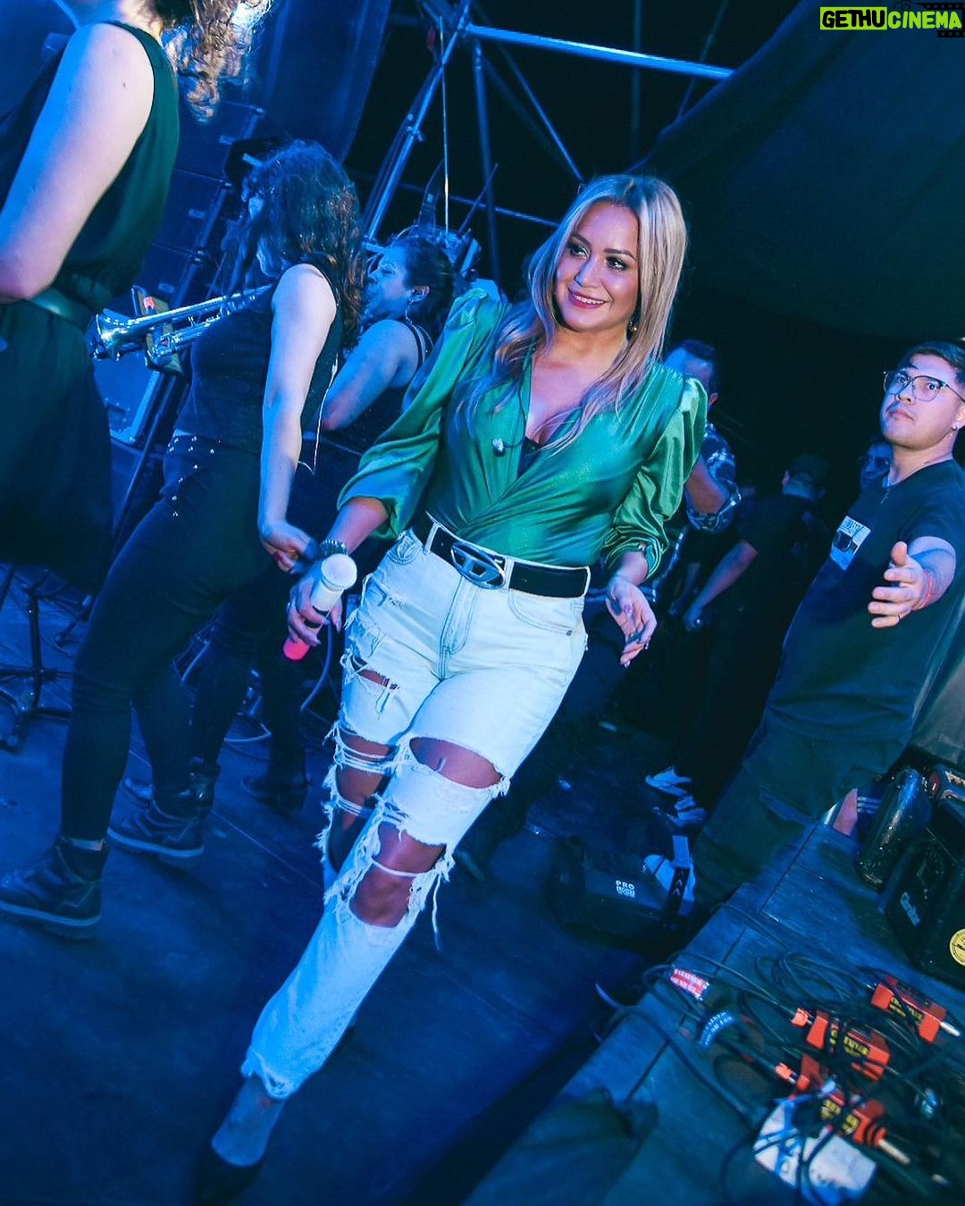 Karina 'La Princesita' - 156.7K Likes - Entrando al escenario
Viendo si todo estΓ‘ bien
Pose 1
Pose 2
Me colguΓ© pensando en no sΓ©
SaliΓ³ selfie 1
Selfie 2
Me fui
Gracias Corrientes
@rodrigomesina
@luciaoxamakeup