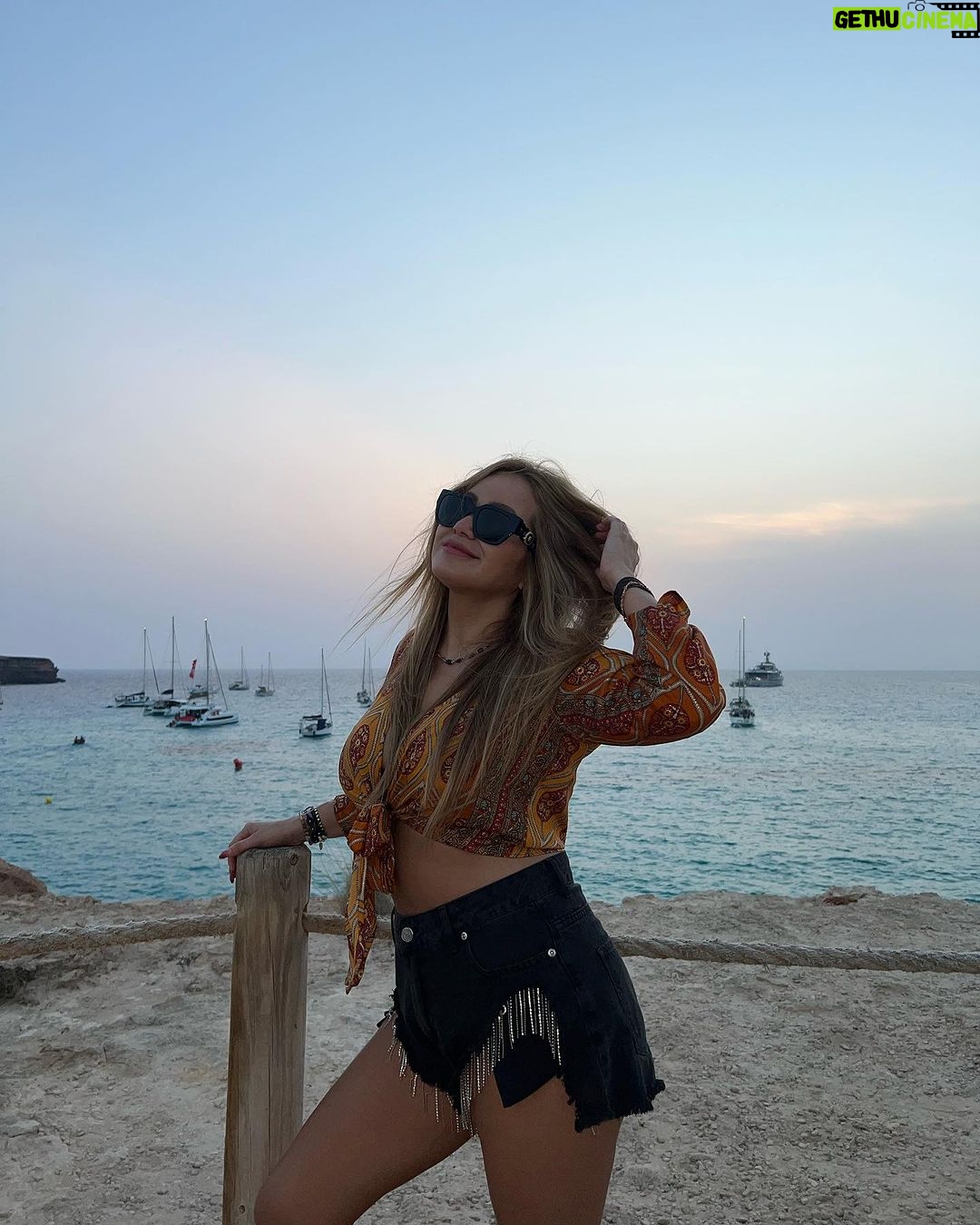 Karina 'La Princesita' - 150.2K Likes - La puesta que no fue