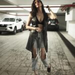 Karishma Tanna Instagram - Denims and leather 🖤 (faux)