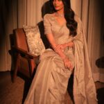 Karishma Tanna Instagram - 🤍 Saree @pinkcitybysarika Jewelry @anmoljewellers ❤️