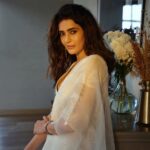 Karishma Tanna Instagram - Sunday Feels 🤍 Outfit @devnaagri Jewellery @sangeetaboochra @aquamarine_jewellery Stylist @stylebysaachivj @shefali_hairstylist.81 @mourya