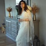 Karishma Tanna Instagram - Sunday Feels 🤍 Outfit @devnaagri Jewellery @sangeetaboochra @aquamarine_jewellery Stylist @stylebysaachivj @shefali_hairstylist.81 @mourya
