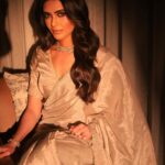 Karishma Tanna Instagram - 🤍 Saree @pinkcitybysarika Jewelry @anmoljewellers ❤️