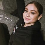Karol Sevilla Instagram - Me siento en un huracán de emociones! Donde la música se convierte en mi refugio más grande. 🎶✨️