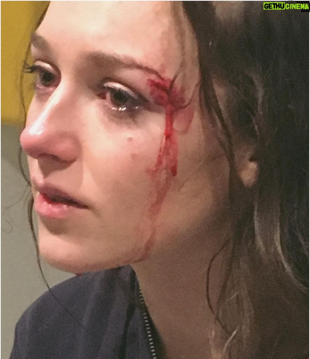 Katie Douglas Instagram - :) I wrote you a song called “20 years and only 4 scars on your face”. Or just “sister”. Idk yet. See ya when I see ya