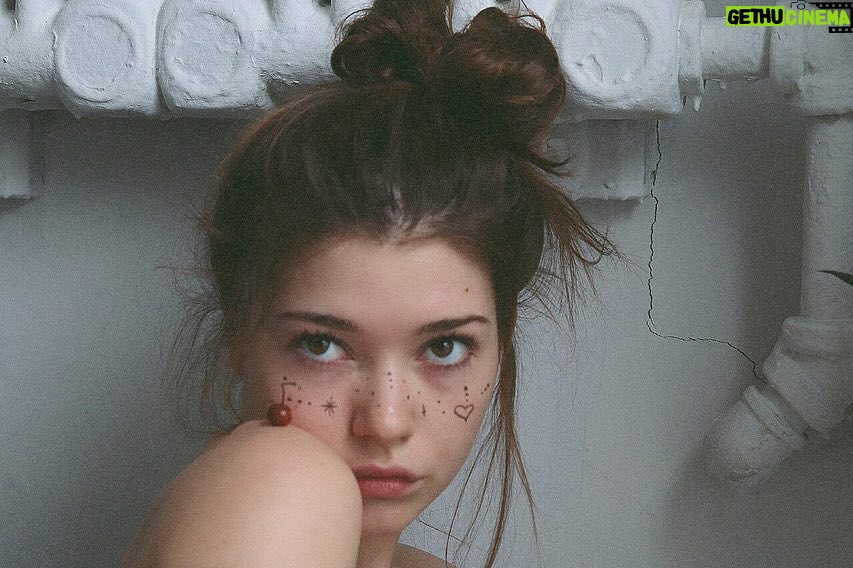 Katie Douglas Instagram - not_ur-valentine