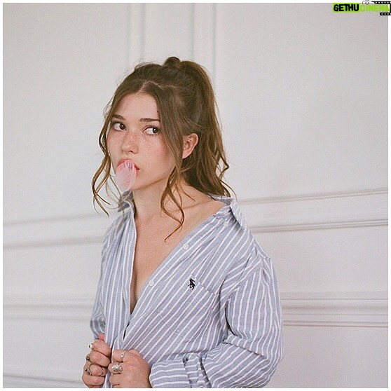 Katie Douglas Instagram - Songs that make ur heart bleed? :) Would love to hear some 🖤👇🏻
