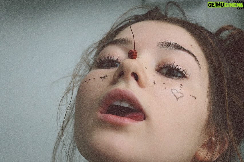 Katie Douglas Instagram - not_ur-valentine