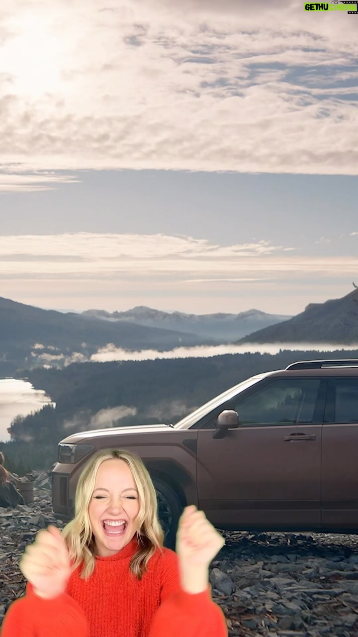 Kelli Erdmann Instagram - Those Vikings, that song and OMG that Hyundai Santa Fe! #HyundaiPartner #ItsYourJourney #HyundaiSantaFe #ConquerTheWeekend @hyundaiusa