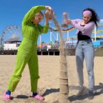 Kelli Erdmann Instagram - Best way to make a sandcastle 🏖️🏰 #vfx
