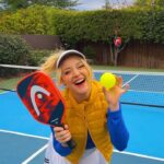 Kelli Erdmann Instagram - My new @head_pickleball paddle is too powerful 👀 If you can’t handle the heat, stay away from the kitchen🔥 #HeadPartner