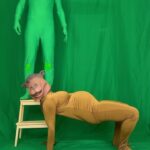 Kelli Erdmann Instagram - Baby Bump ❌ Camel hump ✅ ib: @schumacher_gominakamura #happykelli #pregnant #greenscreen #camel #vfx #greenman