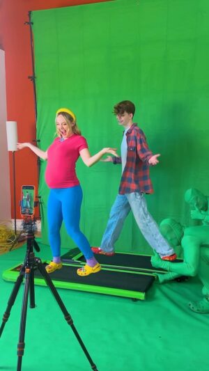 Kelli Erdmann Instagram - Moonwalkers exposed w/ @merrickhanna 😱

#happykelli #moonwalk #merrickhanna #behindthescenes